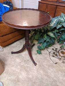 lot 205 image: Vintage Round Top Table 21.5 X 27....
