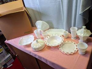 lot 282 image: Box of Vintage Milk Glassware See ...