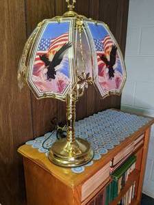 lot 312 image: Touch lamp with American Flag and b...