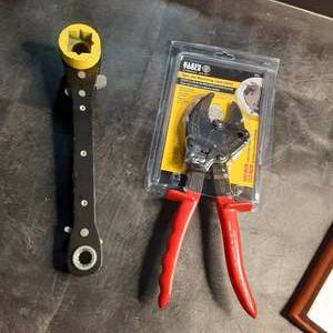 Klein tools ratcheting cable Cutter...