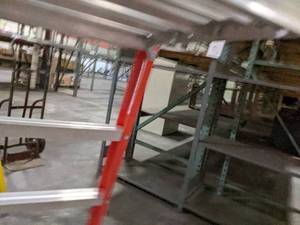 Pinnacle 300 lb load platform Ladde...