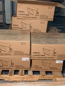 Pallet of flood lights16 luminaire...