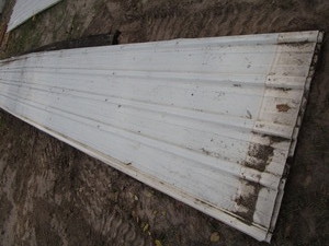 lot 4 image: Pole barn sheet tin, 20ft long, nin...