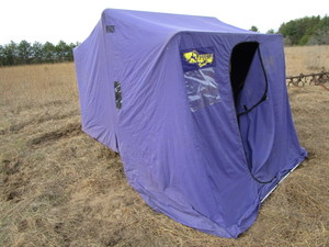 lot 7 image: Otter II fish house, portable with ...