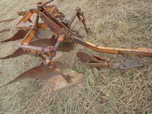 lot 12 image: Allis Chalmers 3-bottom plow...