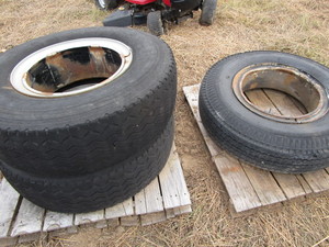 lot 18 image: Semi tires  rims...