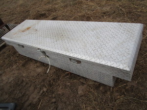 lot 20 image: Diamond quilted aluminum truck box,...