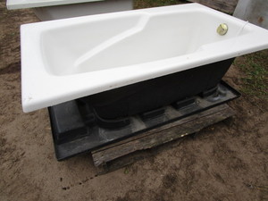 lot 27 image: Mansfield Swirl-Away tub, used 19D...