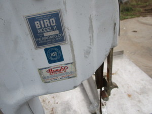 lot 33 image: Biro Model 11 butchers band saw 57...