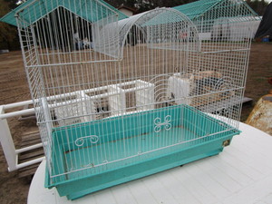 lot 37 image: Prevue Hendryx bird cage...
