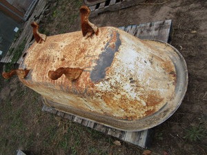 lot 39 image: Clawfoot tub, full size 60L...