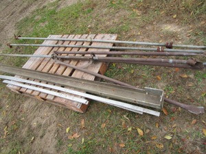 lot 100 image: Pipe clamps 34 up to 130, base f...
