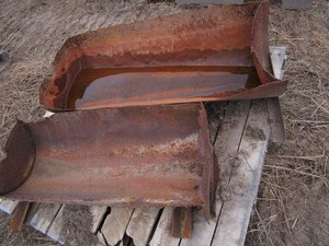 lot 82 image: Troughs - gardening or feeding - on...