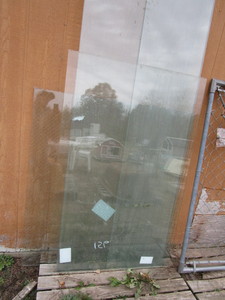 lot 70 image: Tempered glass  - 5 pieces with wir...