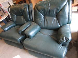lot 53 image: Stratolounger rocker recliners, pai...