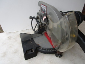 lot 57 image: Tradesman 10 compound miter saw, e...