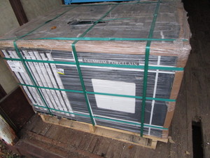 lot 58 image: Porcelain tile, crate of 28 boxes w...