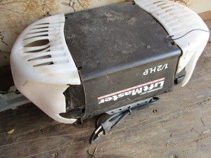 lot 116 image: Chamberlain 12hp garage door opene...