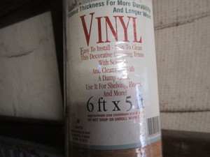 lot 136 image: Vinyl flooring, 6x5 roll woodgrai...