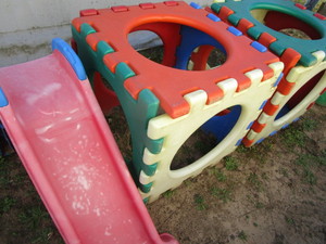 lot 145 image: Toy climbing cubes, Little Tikes sl...