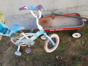 lot 149 image: Red wagon, Huffy girls bicycle wil...