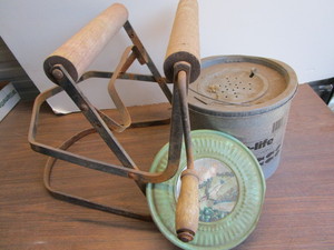lot 160 image: Minnow bucket, mop roller, chimney ...