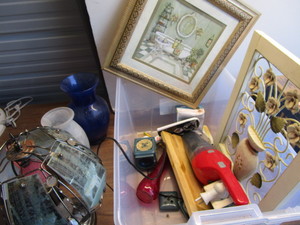 lot 177 image: Plug in warmers, print, floral silh...