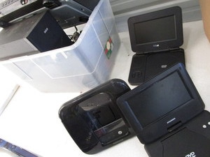 lot 190 image: DVD player, docking station, Home T...