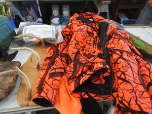 lot 198 image: Orange fleece insulated jacket - M,...