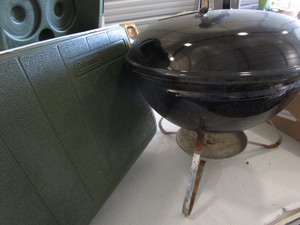 lot 200 image: Coleman cooler, table top Weber gri...