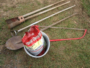 lot 235 image: Post hole digger, hula hoe, spade, ...