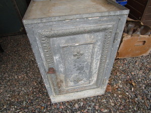 lot 239 image: Vintage tin bread box...