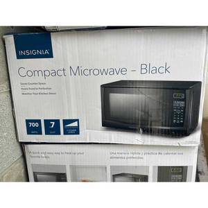 Insignia - 0.7 Cu. Ft. Compact Microwave - Black