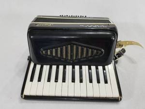 Vintage Signet Merry Ann Accordion