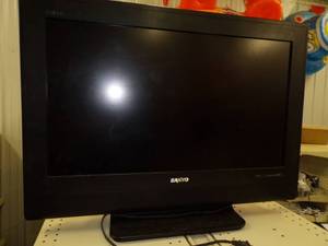 32 Flat Screen TV