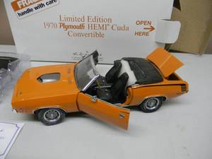 THE DANBURY MINT 124 SCALE DIECAST LIMITED EDITION 1970 PLYMOUTH HEMI CUDA CONVERTIBLE - NEW IN BOX - AWESOME GREAT PIECE - SEE PICTURES