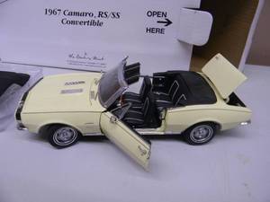 THE DANBURY MINT 124 SCALE DIECAST 1967 CAMARO RSSS CONVERTIBLE - NEW IN BOX - AWESOME GREAT PIECE - SEE PICTURES