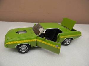 THE DANBURY MINT 124 SCALE DIECAST 1970 PLYMOUTH CUDA 4406-bbl COUPE - SASSY GREEN - 40TH ANNIVERSARY LIMITED EDITION 1723 of 5000 - CRAZY AWESOME PIECE - SEE PICTURES