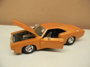 MAISTO 125 SCALE DIECAST 1969 DODGE CHARGER RT - VERY COOL PIECE - SEE PICTURES