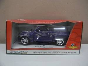 GREEN LIGHT 125 SCALE DIECAST CHEVROLET SSR INDIANAPOLIS 500 OFFICIAL PACE CAR - VERY COOL PIECE - SEE PICTURES