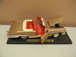 ROAD LEGENDS 118 SCALE DIECAST 1958 CADILLAC ELDORADO BIARRITZ - NICE - VERY COOL PIECE - SEE PICTURES