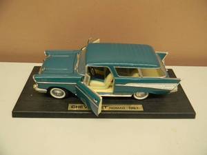 ROAD LEGENDS 118 SCALE DIECAST 1957 CHEVROLET NOMAD - NICE - VERY COOL PIECE - SEE PICTURES