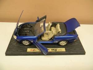 MAISTO 118 SCALE DIECAST 1996 JAGUAR XK8 - NICE - COOL PIECE - SEE PICTURES