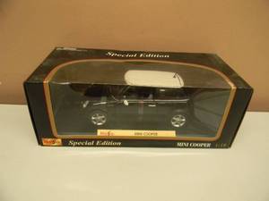 MAISTO SPECIAL EDITION 118 SCALE DIECAST MINI COOPER - IN BOX - NICE - COOL PIECE - SEE PICTURES