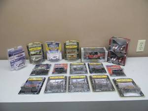 GREEN LIGHT 124 SCALE DIECAST 2005 CHEVROLET CORVETTE OFFICIAL PACE CAR & GREEN LIGHT 164 SCALE COLLECTION OF 16 PACE CARS - NICE NEW IN BOX - GREAT COLLECTION - SEE PICTURES