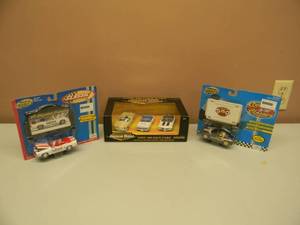 AMERICAN MUSCLE 143 SCALE DIECAST INDY 500 PACE CAR SET & ROAD CHAMPS 143 SCALE 69 CAMARO PACE CAR WITH BILLBOARD - 1998 CORVETTE PACE CAR - NEW IN THE BOX - GREAT SET - SEE PICTURES