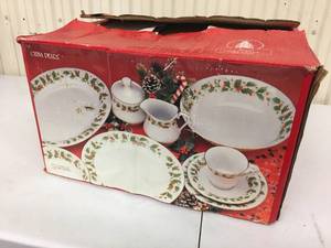 lot 1 image: Brand New Never Used Vintage 1989 China Pearl Noel 45 Piece Porcelain Dinnerware Set