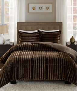 lot 68 image: Brand New Madison Park Duke Reversible Faux Fur 3-Piece FullQueen Comforter Set