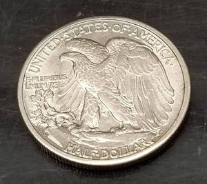 1945-D WALKING LIBERTY HALF DOLLAR UNC
