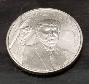 1 TROY OZ .999 FINE SILVER TRUMP 2020 ROUND